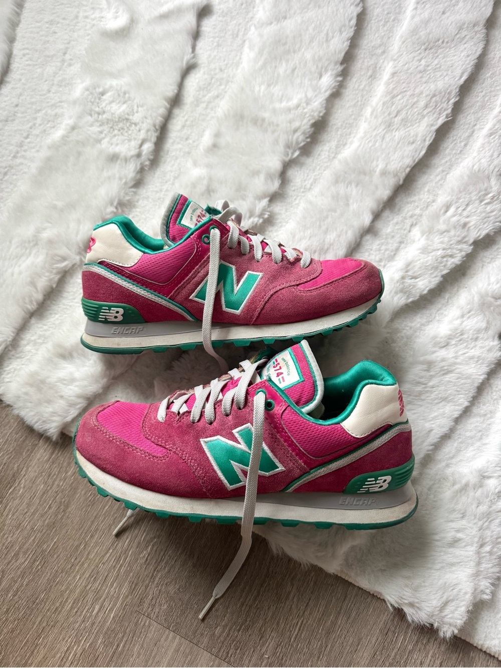 Women’s New Balance 574 in Stadium Jacket Size 8.5